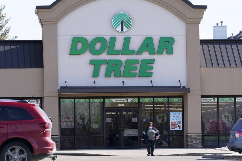 美國知名「1元商店」Dollar Tree警告，受關稅衝擊，公司第2季恐面臨獲利腰斬。（示意圖，美聯社）