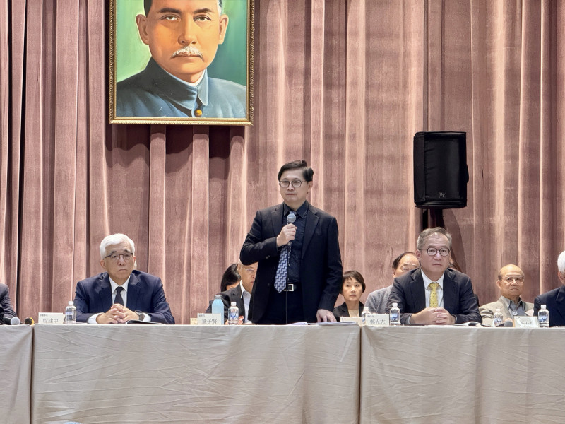 和碩董事長童子賢今日受訪時表示，台灣電力成本與碳排壓力攸關國家經濟競爭力。（記者方韋傑攝）