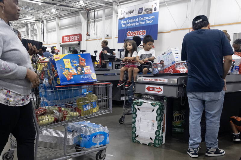 Costco正測試「掃描即結帳」（Scan and Go）功能，可望解決顧客對結帳排隊時間過長的不滿。示意圖。（歐新社資料照）