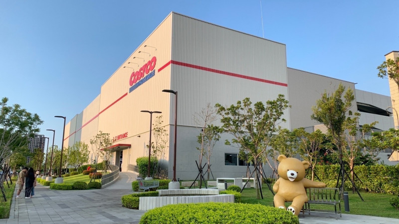 好市多（COSTCO）自4月1日起在入口處設置會員卡掃描機，今天有網友爆料，照片等個資是由「中國系統商處理」。台灣好市多表示，爆料內容不實，將保留法律追訴權。（好市多提供）