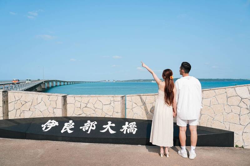 伊良部大橋，是日本最長的免收費橋樑，可以飽覽大海與晴空。（圖／星宇航空）
