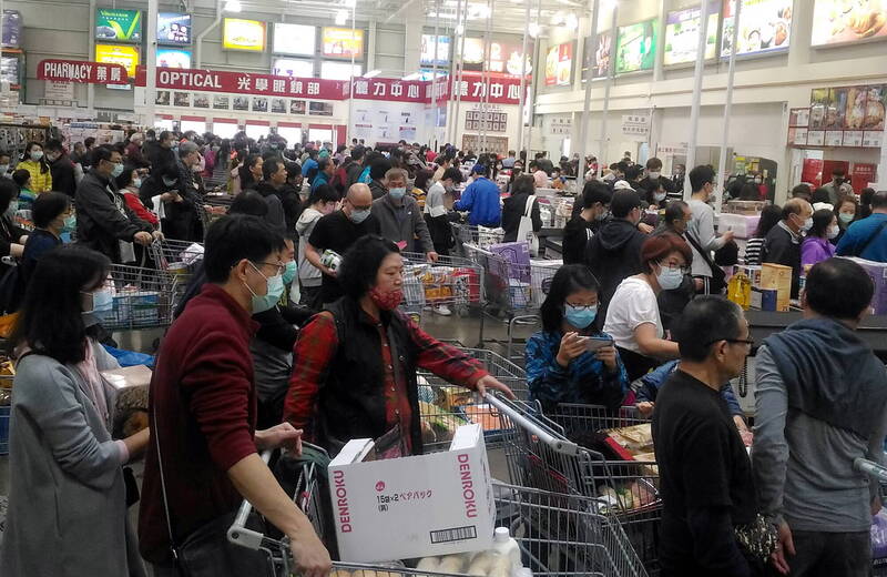 報導分析，提升黑鑽卡會員制度的吸引力，可能有助於Costco紓解部分門市面臨的人潮壓力。（歐新社）
