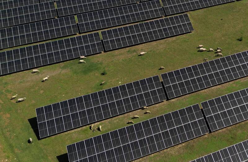 西班牙高度仰賴再生能源，大停電事件當天，再生能源在西班牙供電的佔比已將近70％。（路透資料照）