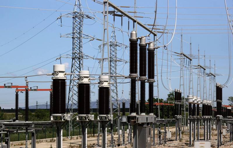 西班牙能源部長表示，4月的大規模停電是由於高壓電網3次斷電所造成。（路透資料照）