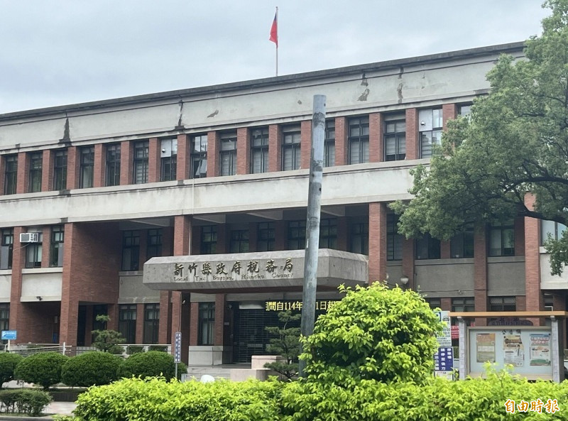 新竹縣政府稅務局表示，若在合法農舍用地上未經申請許可就進行二次施工，就不符合作農業使用規定。（記者廖雪茹攝）