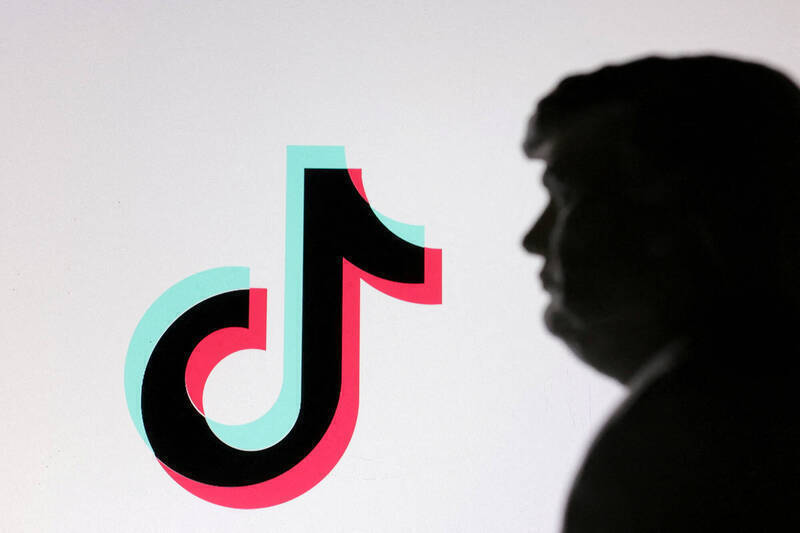 美國總統川普17日宣布，將再次延長中國「字節跳動」短影音軟體「TikTok」（抖音國際版）剝離美國資產的最後期限。（示意圖，路透）