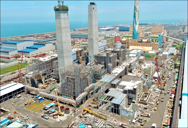 台北高等行政法院針對環保署撤銷台中市環保局裁罰中火（圖）生煤使用量超標案，判台中市環保局勝訴。（台電提供）