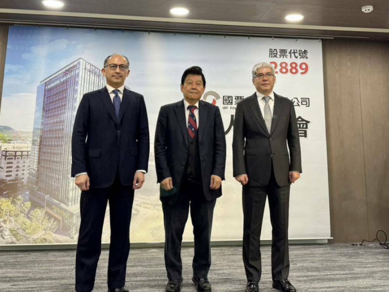 國票金今日舉行線上法人說明會，圖中為董事長魏啟林、右為副董事長何志強、左為總經理陳冠舟。（業者提供）
