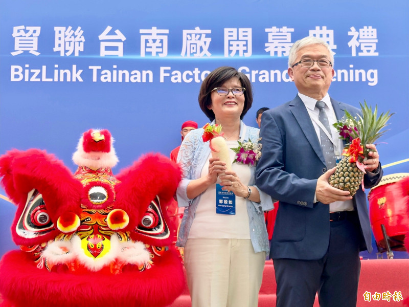 貿聯-KY董事長梁華哲（右起）、共同創辦人郭殷如看好新廠將帶動台南科技產業群聚效益。（記者方韋傑攝）