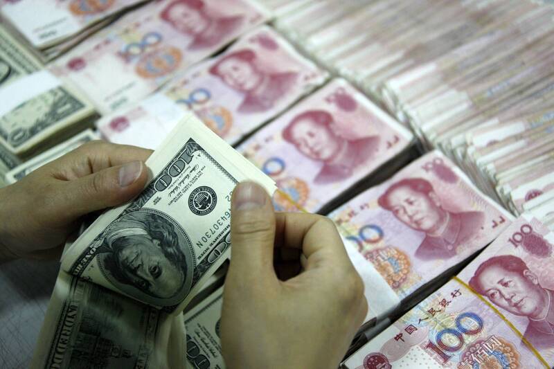 今年以来，美元指数已经下跌超过9%，外媒报导，中国趁此机会扩大人民币在国际的影响力。 （法新社资料照）