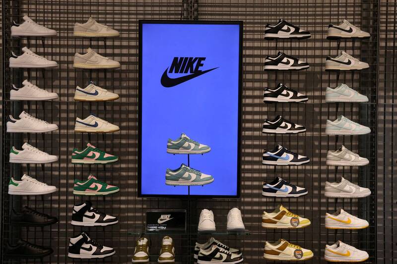 Nike週四公佈財報，同時宣佈將減少對中國生產的依賴，以應對美政府關稅。（路透資料照）