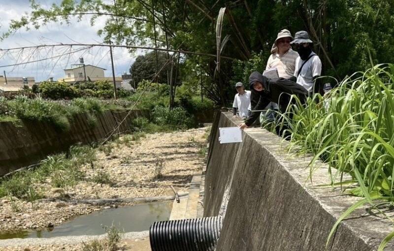 高雄大樹和山光電開發違規濫墾山林，，經市府全案移送橋頭地檢署偵辦，承辦檢察日前前往現場勘驗、蒐證。（橋檢提供）