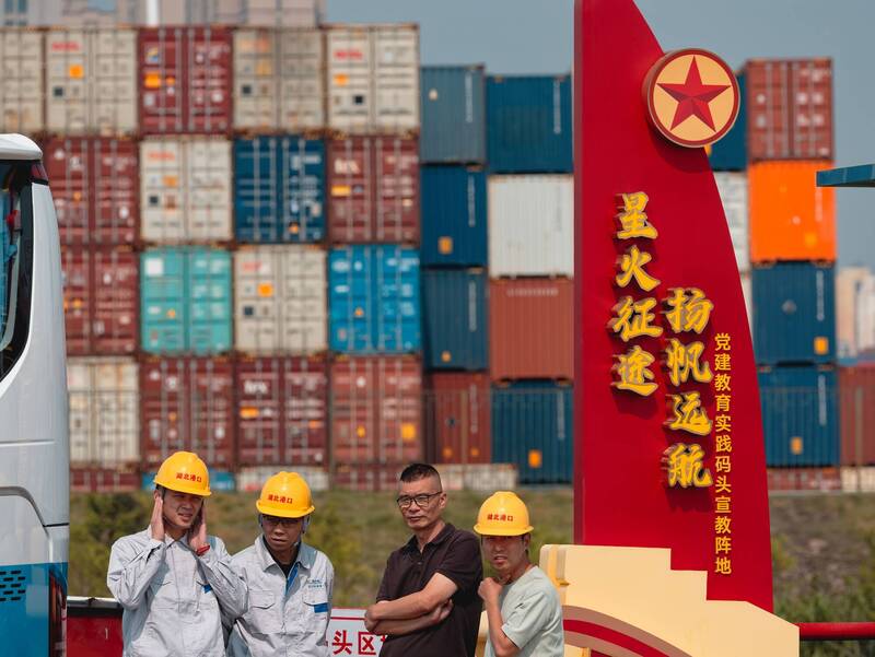 中國到美西及美東航運運價大跌。示意圖。（歐新社）