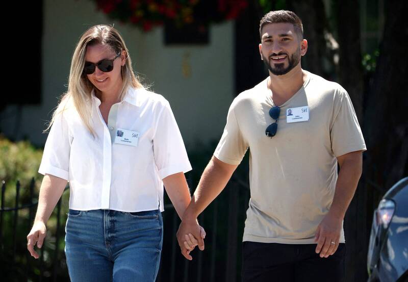 Gecko Robotics聯合創始人兼CEO盧薩拉瑞安（Jake Loosararian，右），以及他的妻子貝絲（Beth Loosararian）。（法新社）