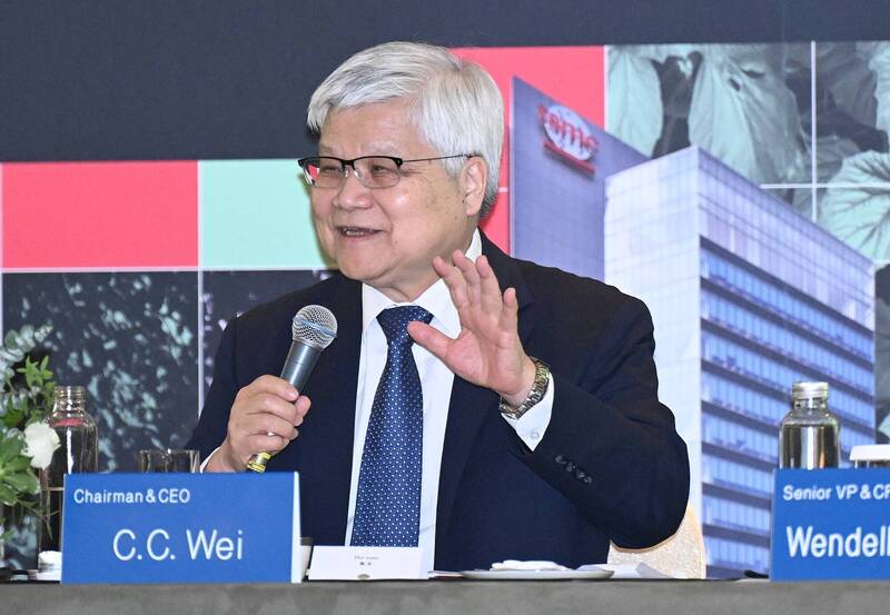 台積電17日舉行2025第2季法人說明會，公布第2季營運結果。董事長魏哲家在會中侃侃而談，表情相當豐富。（記者廖振輝攝）