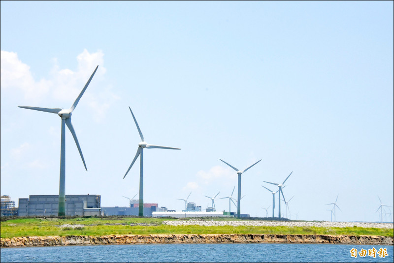 經濟部近期傳出暫緩離岸風電區塊開發3-3期草案公告時間，先化解區塊開發二種規則衍生的爭議，透過提供適當的時程鋪排，推動各風場順利運作。（資料照，記者張聰秋攝）