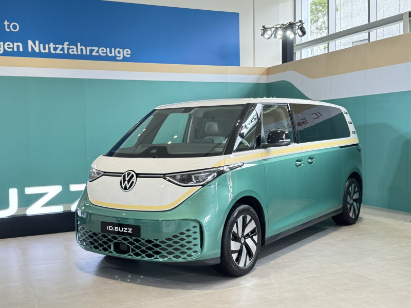 台灣福斯商旅今天宣布，ID.Buzz 車系新增全新的6人座車型登台。（記者楊雅民攝）