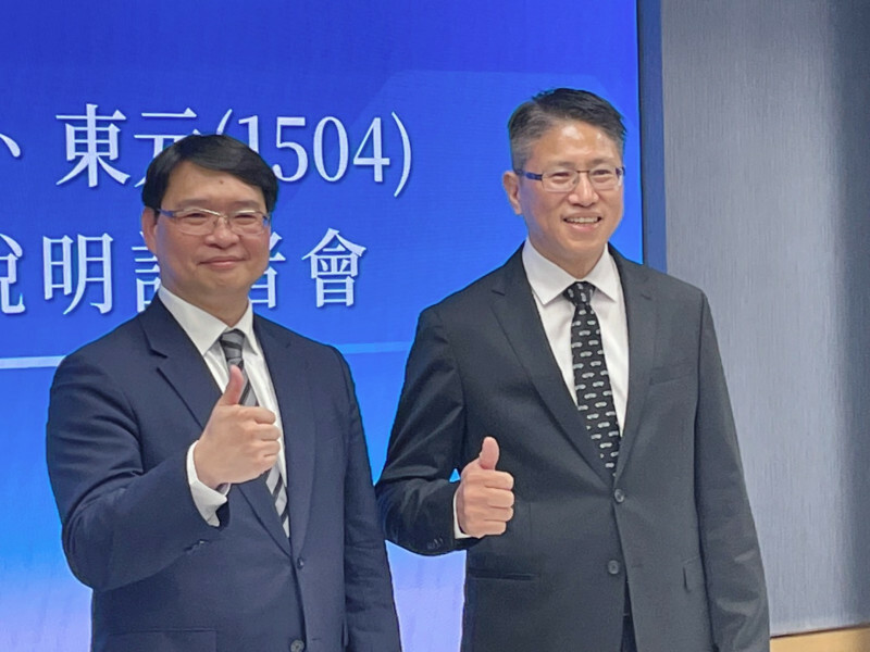 東元與鴻海換股合作。圖左為東元發言人簡世雄、右為鴻海副總巫俊毅。（資料照）