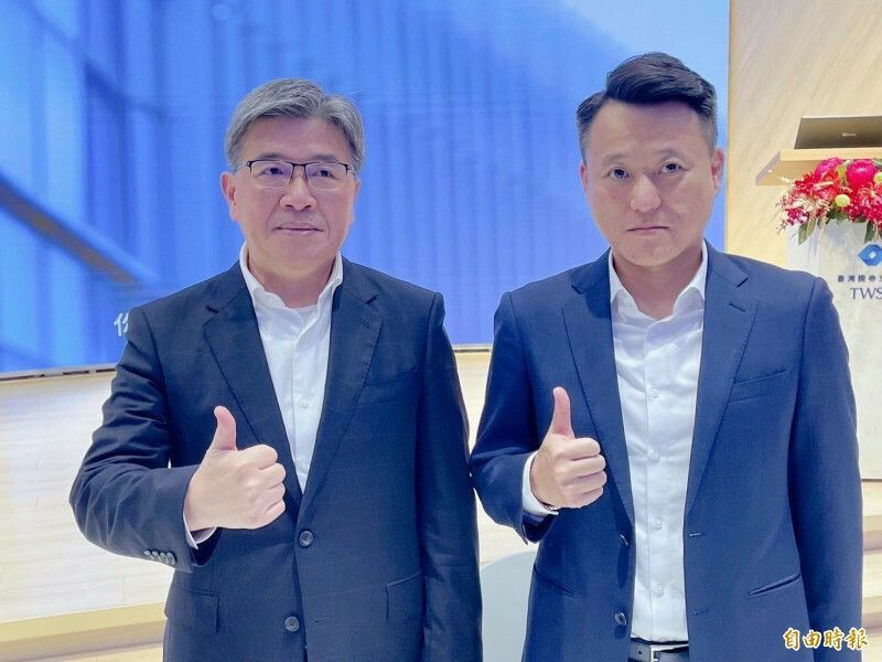 建準今股價向上。圖左為財務長李為仁，右為執行副總吳晉賜。（資料照）