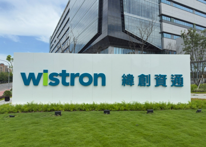 今年前7個月營收突破1兆元大關。（記者方韋傑攝）