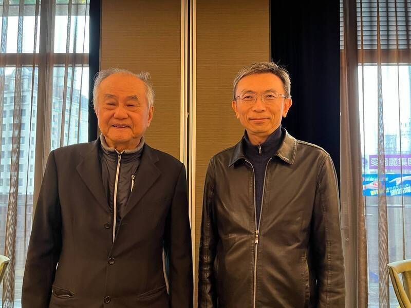 京元電將二度提高資本支出至370億。圖為京元電董事長李金恭（左）與總經理張高薰（右）。（資料照）