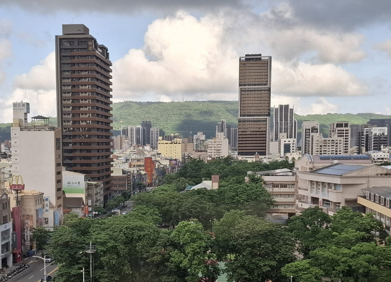 今年以來高雄市的房地合一稅收減幅居六都最大。（記者侯承旭攝）