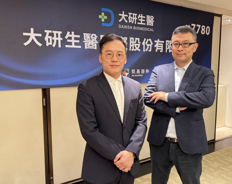 大研生醫（7780）將於9月上旬掛牌上市。右為大研生醫董事長張家銘，左為大研生醫總經理林東慶。（記者楊雅民攝）
