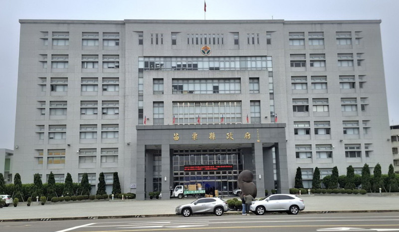 因應美國關稅政策，苗栗縣政府設計「苗栗縣企業關稅衝擊調查表」，了解廠商困境，圖為苗縣府第一辦公大樓外觀。（資料照）