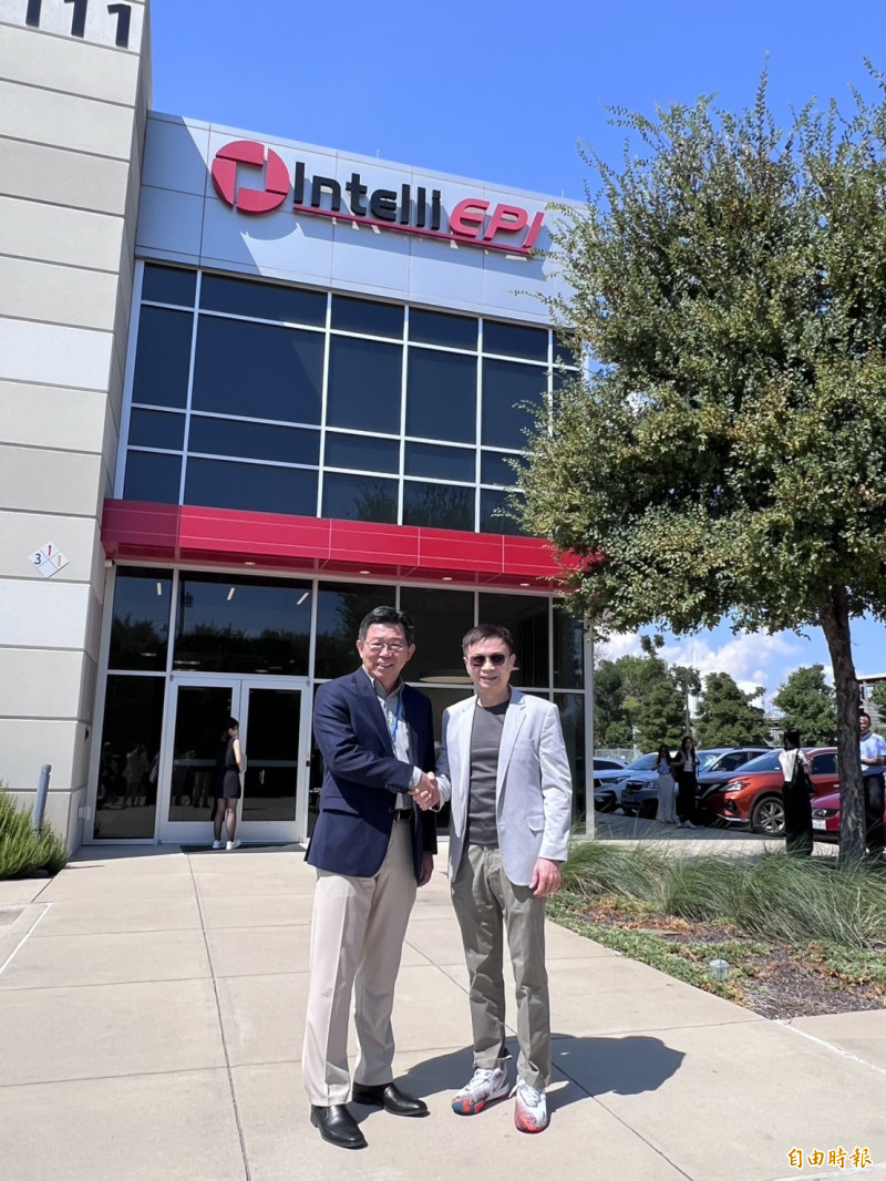左起為英特磊董事長高永中、貿協董事長黃志芳。（記者林菁樺攝）
