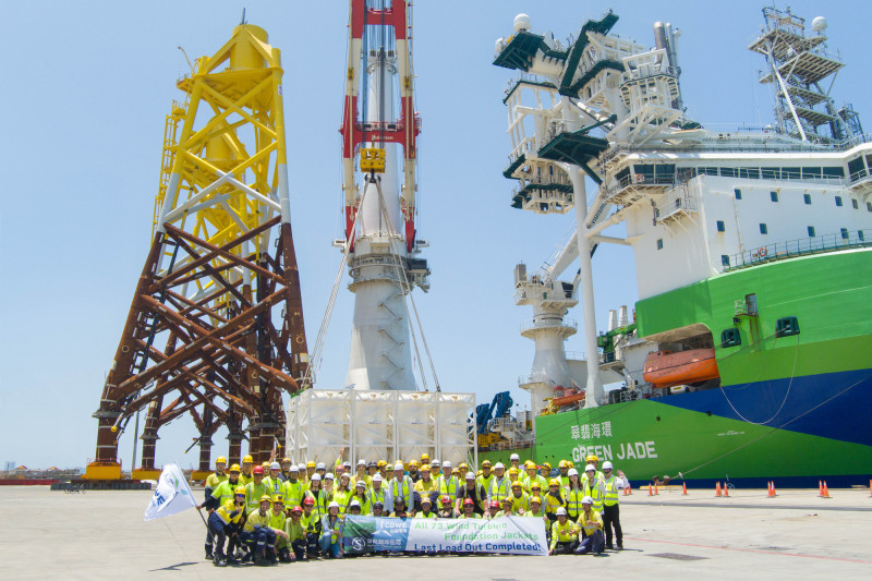 台船環海與海龍團隊協力提前完成下基礎安裝。(記者台船提供)