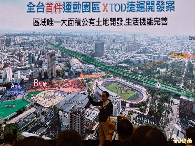 高市捷運局今舉辦高雄捷運橘線O9站聯合開發案B、C基地招商說明會，副市長林欽榮親自上陣行銷。（記者王榮祥攝）