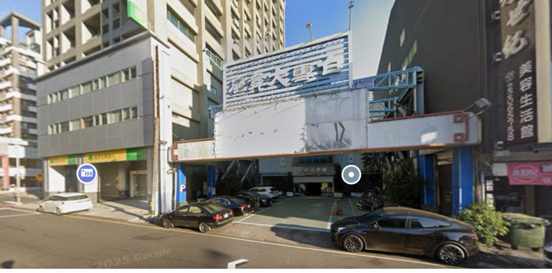 白雪大舞廳是1963年落成，並在在2020年宣布停業防疫。（翻攝自Google Map）