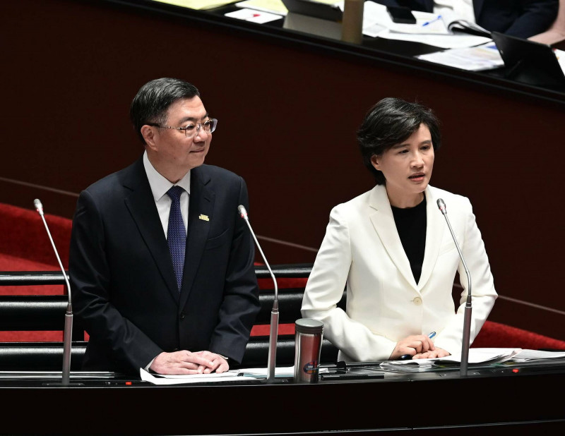 卓榮泰今日就「台美關稅談判之進程、方針、原則及台灣產業可能遭受之衝擊影響評估」率副院長鄭麗君的內閣赴立院進行專案報告並備質詢。（記者王藝菘攝）