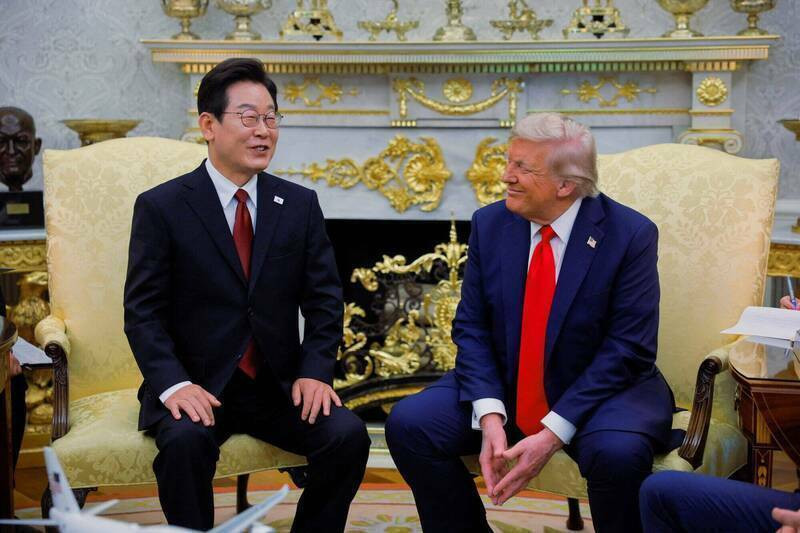 美國總統川普25日在白宮會晤南韓總統李在明。（路透）