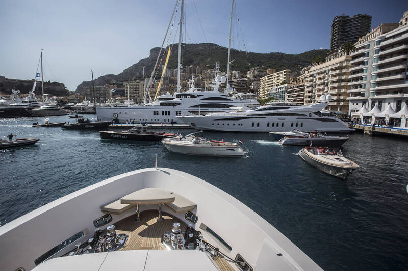 奧特加曾是名年薪超過10萬美元的資深工程師，但他過得並不快樂，之後轉行進入遊艇產業，在大海上找到自由與財富。遊艇示意圖。（彭博）