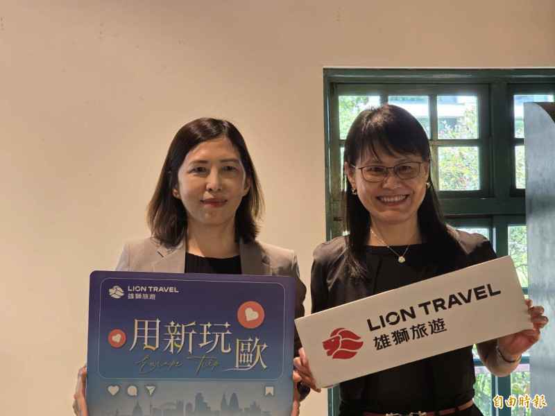 圖右為雄獅發言人賴一青。（記者王憶紅攝）