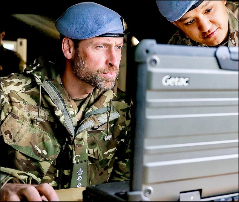 除了美軍商機，神基看好歐洲軍工需求同樣持續增溫。圖為英國威爾斯親王使用神基強固型電腦。（圖取自威爾斯親王Instagram）