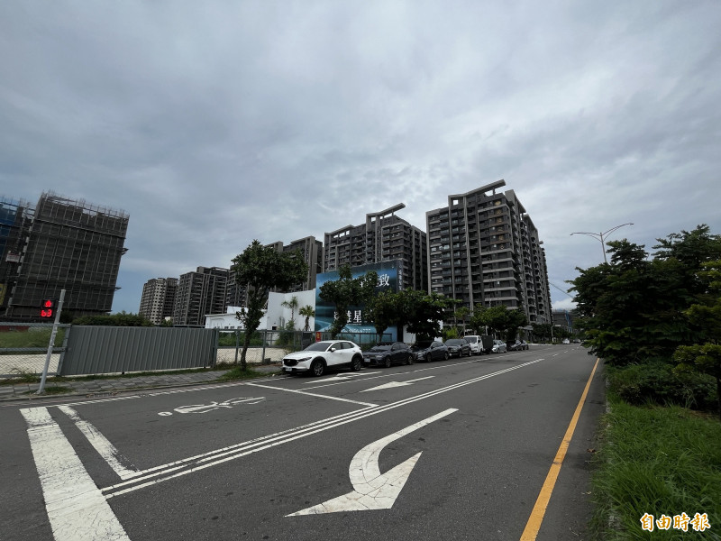 面對房市買氣低迷，有代銷業者接案方式傾向短期簽約。（記者徐義平攝）