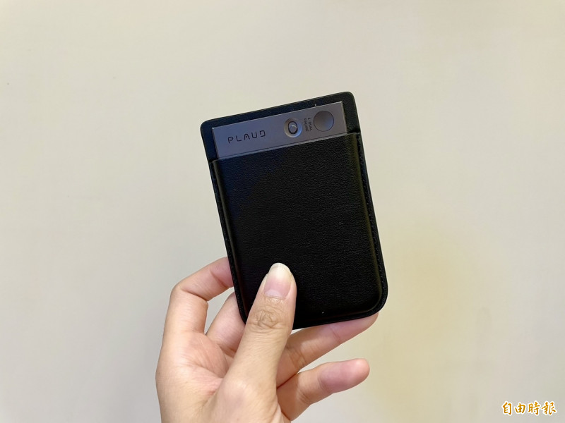 Plaud錄音設備在深圳製造，引發資安隱憂，對此公司澄清，台灣用戶數據儲存在美國亞馬遜（AWS）雲端，不會外洩給中國政府。（記者方韋傑攝）