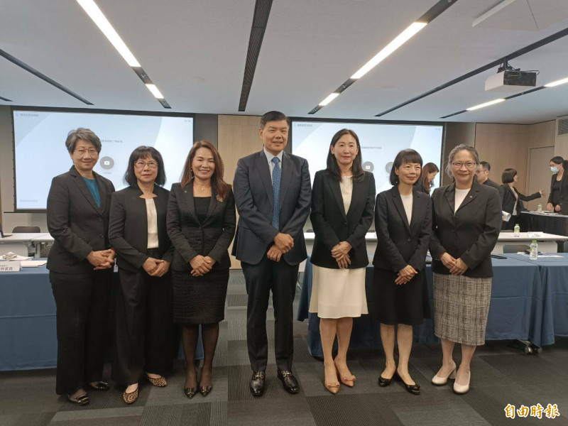 凱基金控今（2）日舉辦法人說明會，由集團團隊共同說明2025第2季財務表現及策略報告。（記者李靚慧攝）