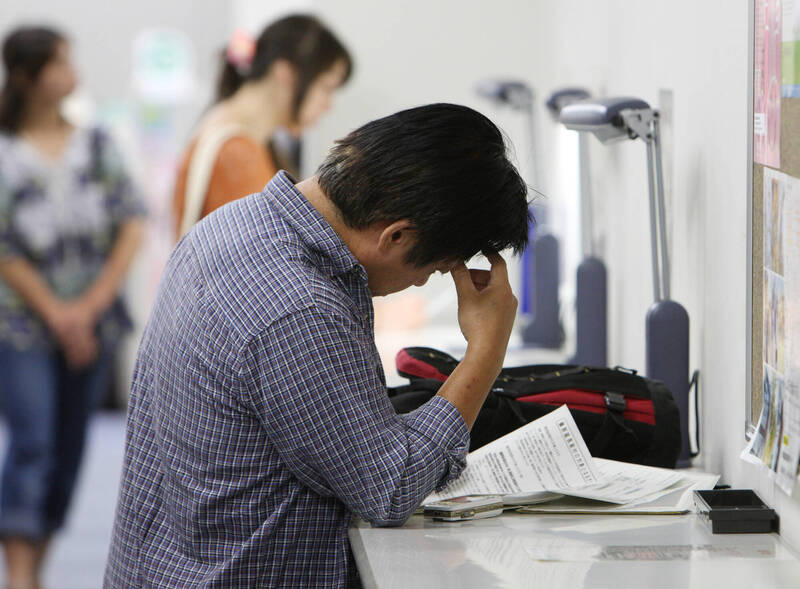 日本一名40歲在大公司工作的上班族，申請房貸被拒絕，得到的理由只有「綜合判斷結果」，讓他瞬間崩潰。示意圖。（彭博）