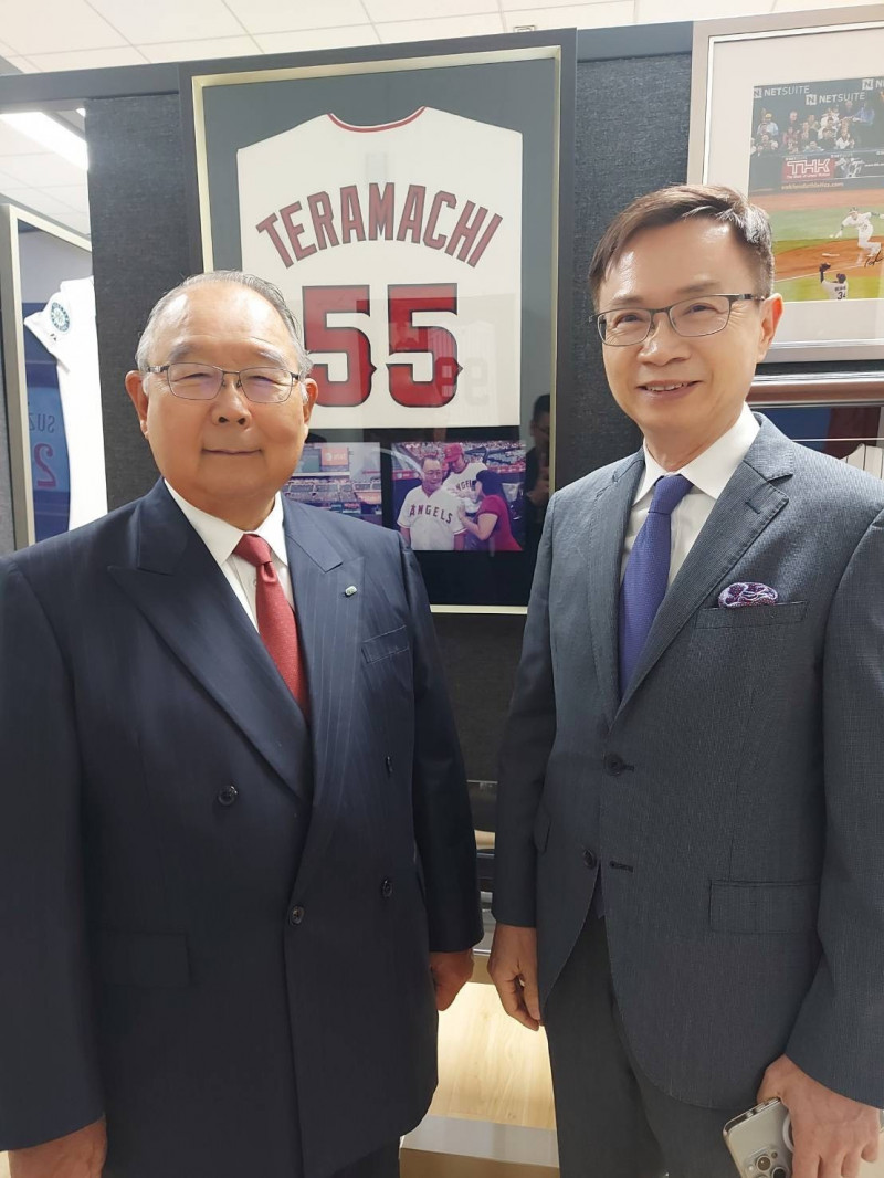 日本THK集團董事長寺町彰博（左）與外貿協會董事長黃志芳（右）。（貿協提供）