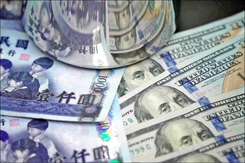 金管會銀行局特別邀集銀行公會研議,凝聚銀行力量,推動各項匯率避險協助措施,攜手企業共度難關。(示意圖,中央社資料照)