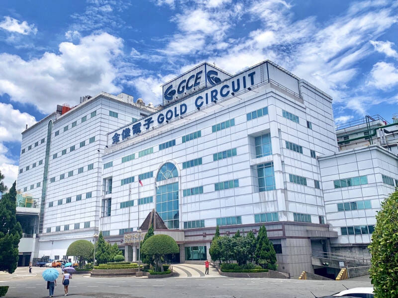 台股登24855點新高投信前5大清一色電子!金像電一出手就霸榜,股價放量噴出。(業者提供)