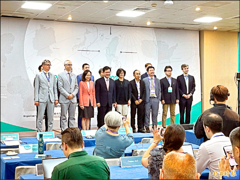外交部、DSET(科技、民主與社會研究中心)與中經院昨共同舉辦「探索供應鏈韌性與策略新局」論壇。(記者歐宇祥攝)