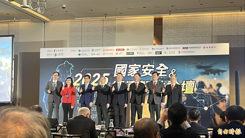 經濟部長龔明鑫今出席本報主辦「2025國家安全及經濟韌性論壇」。（記者廖家寧攝）