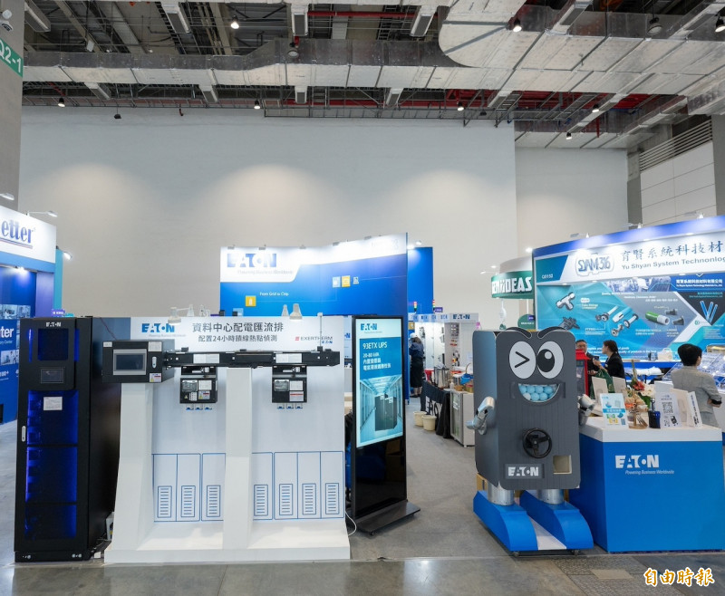 伊頓於SEMICON Taiwan展出涵蓋UPS、配電、模組化資料中心與電子元件的完整電力管理解決方案。（記者張慧雯攝）