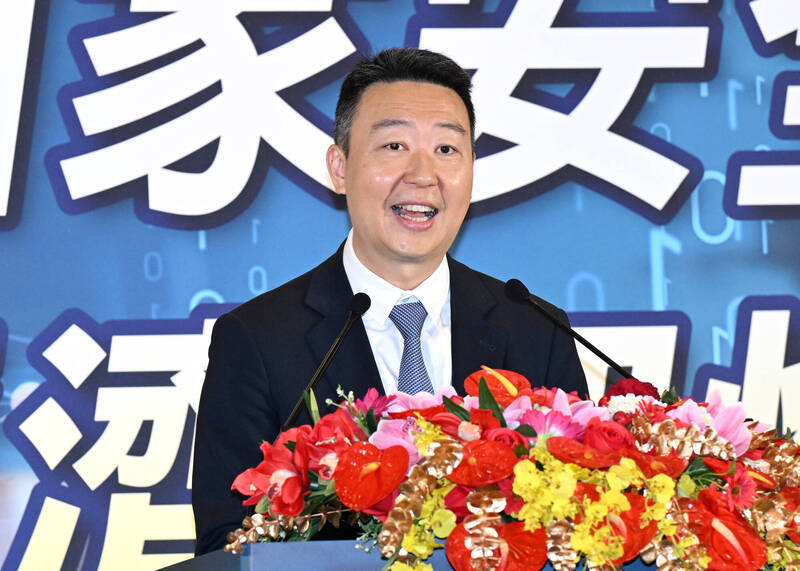 交通部長陳世凱出席由《自由時報》主辦、中華電信協辦的「2025國家安全與經濟韌性論壇」,他表示,國家真正的韌性來自於穩固的基礎,交通建設就是支撐經濟發展、產業運作與國民生活的主動脈,這些建設不只是硬體,更是一套以「韌性」為核心的國土治理架構。(記者廖振輝攝)