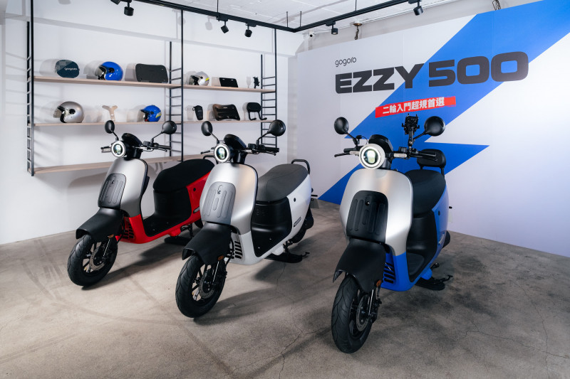 Gogoro EZZY 500 共推出「白銀、曜藍、鈦紅」3款配色。（Gogoro提供）