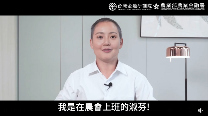 李聰勇也示範，詐騙集團可以利用社群上的照片，只要透過AI技術，就能隨時把臉換成不同人，就連聲音也都能處理得非常相似，令人難辨真假。（圖擷自臉書）